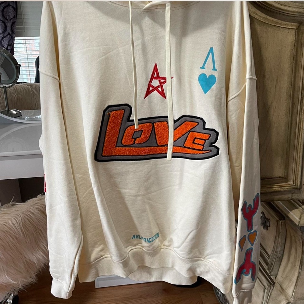 City Of Love The Hope Of Star Hoodie
Colour: apricot
Oversized
Never been worn
